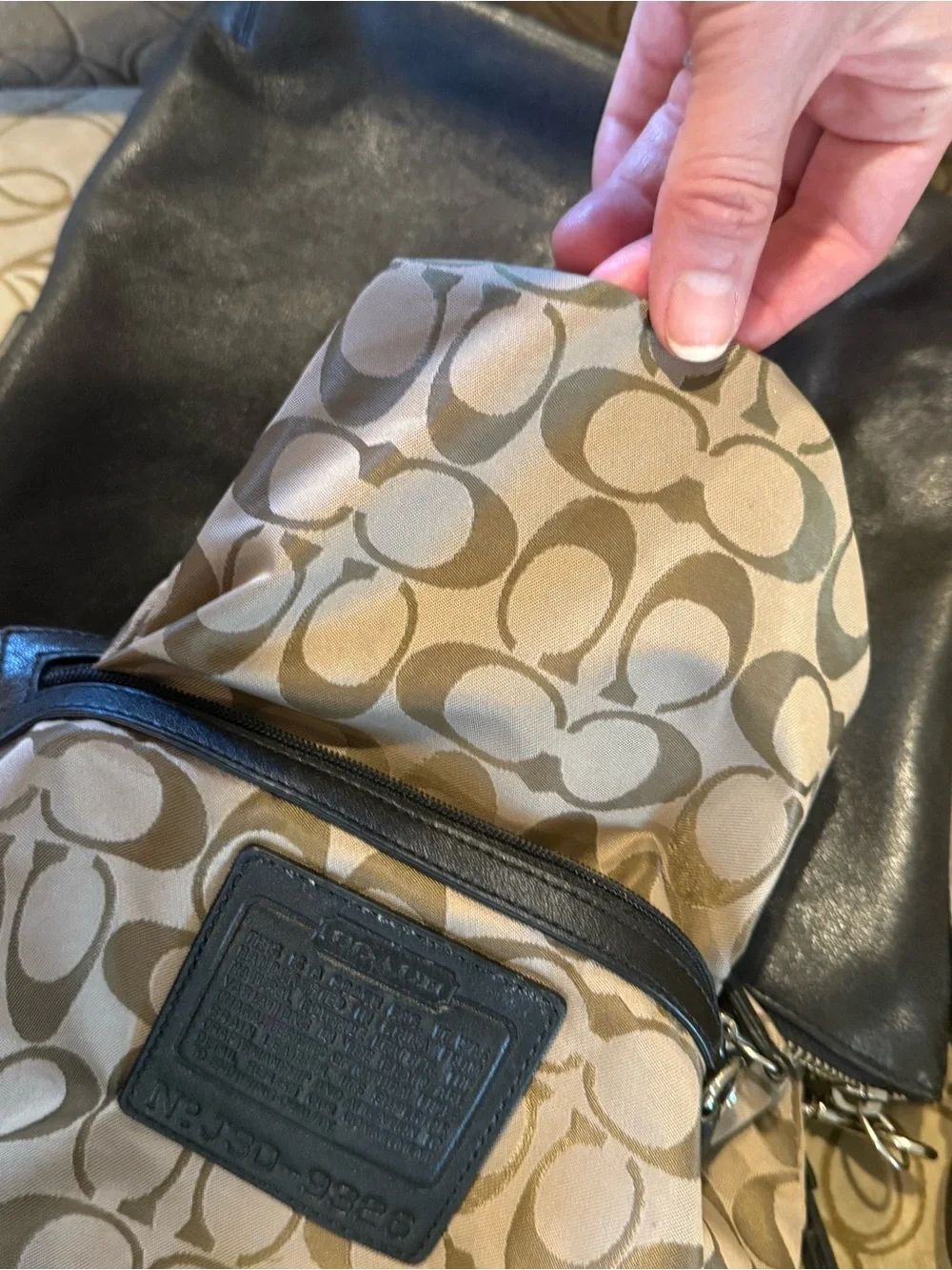Coach 9326 Black Leather Shoulder Crossbody Bag Classic Minimalist Vintage